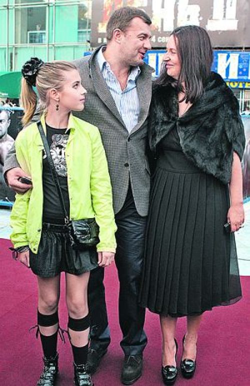 Дочь Михаила от первого брака Варя прекрасно уживается с его второй женой Ольгой.