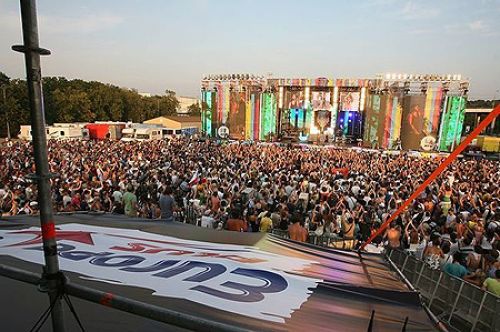 OnAir.ru: Europa Plus LIVE 2010 – мегатанцпол в «Лужниках»!