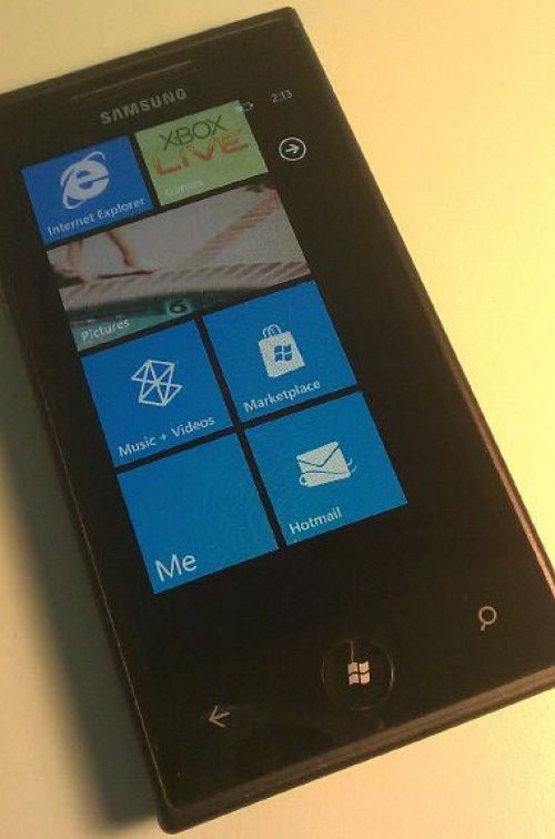 Фото еще одного смартфона Samsung на базе Windows Phone 7. Фото еще одного смартфона Samsung на базе Windows Phone 7.