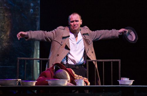 В спектакле 