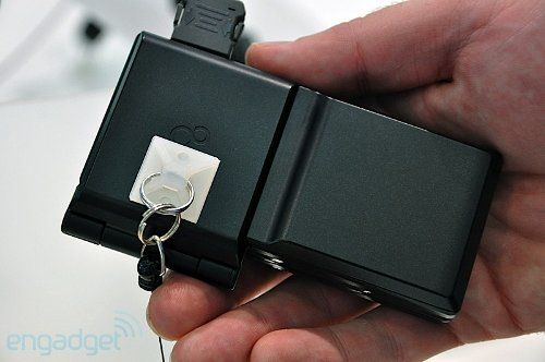 Телефон-трансформер от Fujitsu с двумя поворотными сенсорными дисплеями