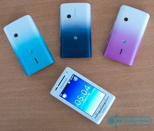 Sony-Ericsson-Xperia-X8-live