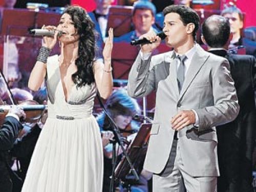 Антон Макарский успевал и вести проект, и выступать в нем, и даже Льва Лещенко подменить на один номер.