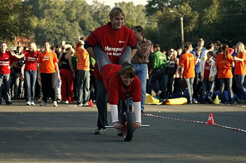 OnAir.ru - Барнаульцы танцевали с Ретро FM в День города