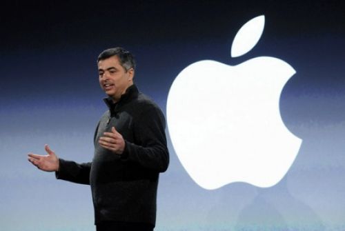 В дискуссиях с партнерами принял участие вице-президент Apple Эдди Кью