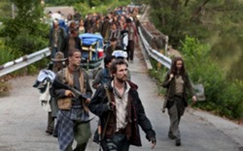 Кадр из сериала &laquo;Рухнувшие небеса&raquo;