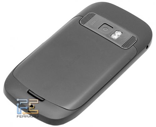 Задняя сторона Nokia C7