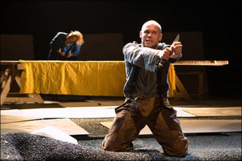 В спектакле 