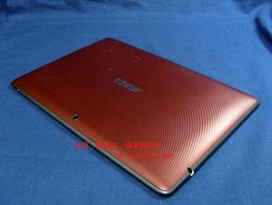 Планшет ASUS TF300T, наследник Eee Pad Transformer Prime, на фото