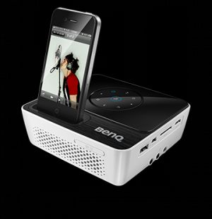 Портативный проектор BenQ Joybee GP2 снабжен док-станцией для iPhone и iPod