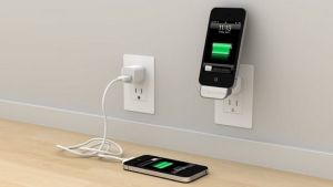 MiniDock превратит любую розетку в док-станцию для iPhone