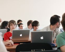 Apple закрыла «дыру» в интернет-магазине, открытую российским хакером