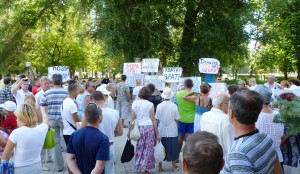 ители Армянска вышли на митинг против отключения Интернета 