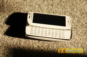 еглый обзор Sony Ericsson TXT Pro: запоздавший SMS-фон