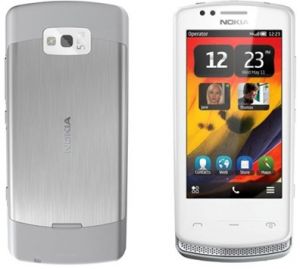 Nokia 700 «Zeta»: ставка на дизайн