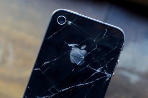 iPhone 4 обвинили в дефективности