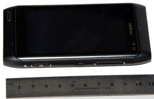 Внешний вид, комплектация и характеристики Nokia N8