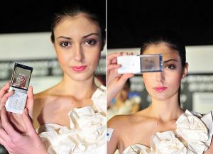 Lenovo S800: простой телефон с прозрачным цветным дисплеем