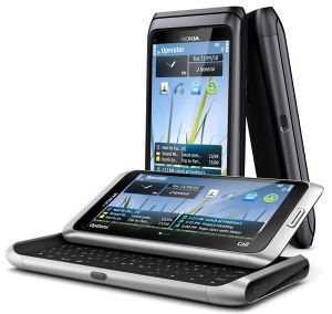 Nokia E7: QWERTY-коммуникатор с 4-дюймовым ёмкостным AMOLED-дисплеем