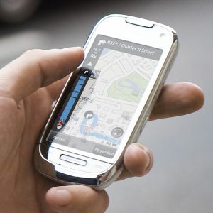 Nokia C7-01: тоже самое, что C6-01, но с металлом