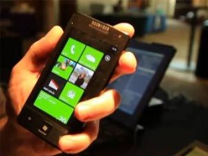 Сотрудник Microsoft показал прототип смартфона на базе Windows Phone 7