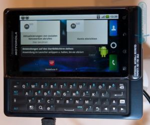 «Живые» фото Motorola Milestone 2 и Defy