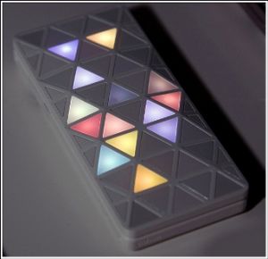 Японцы показали мобильный телефон со светодиодной подсветкой