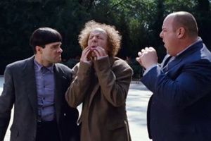 Трейлер комедии братьев Фаррелли «Три урода» назвали омерзительным