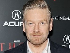 Кеннет Брэна примерит «Итальянскую обувь»