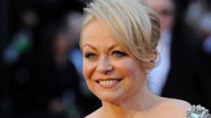 Джеки Уивер сыграет мать Брэдли Купера