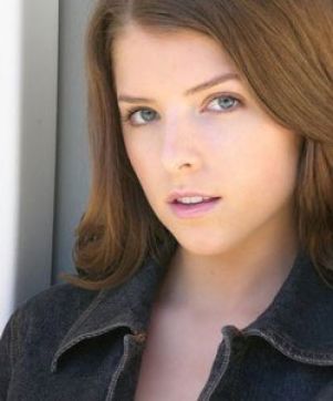 Анна Кендрик присматривается к романтической комедии