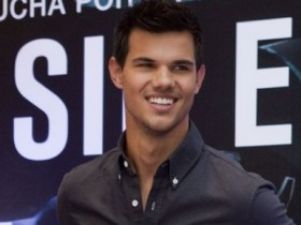 Тейлор Лотнер рассказал о двух "Белоснежках": Кристен и Лили