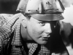 "Девчат" и "Я шагаю по Москве" раскрасят