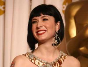 Сценаристка «Джуно» и «Тела Дженнифер» станет режиссером