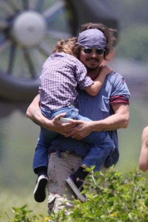 Джонни Дэпп играет в «Пиратах…» ради сына