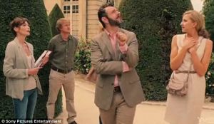 Карлу Бруни критикуют за роль в фильме Полночь в Париже