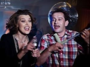 "Выкрутасы" с Йовович возглавили российский прокат