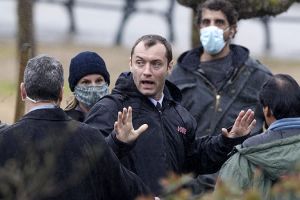 Джуд Лоу борется с "Заразой"