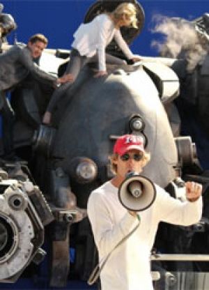 Майкл Бэй сравнил "Трансформеров 3" с "Падением Черного ястреба"