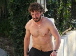 Шиа ЛаБеф готовится к пятому Индиане Джонсу