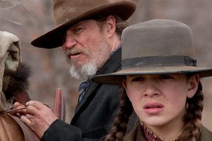 «Железная хватка» опередила «Факеров» в прокате США