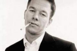 Марк Уолберг может завалить соперника одной левой