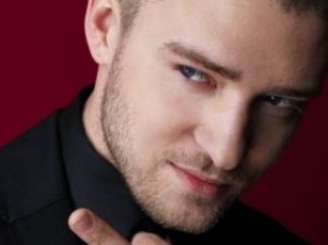 Аманда Сейфрид и Джастин Тимберлейк играются пистолетом