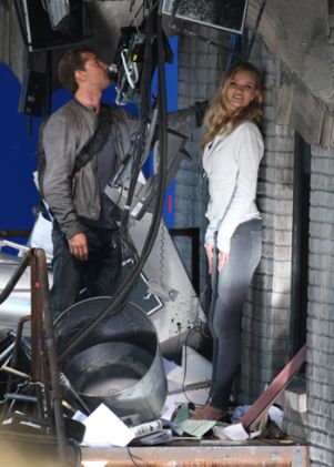 Сами себе каскадеры Рози Хантингтон-Уайтли и Шайя ЛаБеф