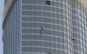 Том Круз выполнил смертельный трюк на высоте более 800 м