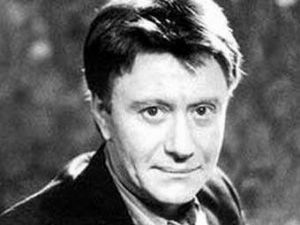 Герою Андрея Миронова поставили памятник