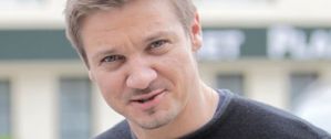 Джереми Реннер сыграет несчастного мужа