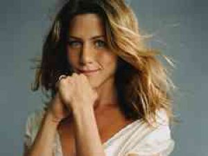 Дженнифер Энистон: "Усыновления Джоли пахнут лицемерием"