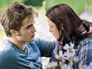 Поклонница "Сумерек" вставила себе вампирские клыки