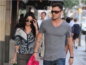 Муж Меган Фокс снимется в "Отчаянных домохозяйках"